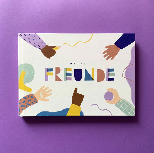 Freundebuch für Kindergarten- und Schulzeit von Anna Beddig, Buch im Querformat vor lia Hintergrund