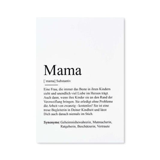 Postkarte mit Definition des Begriffs Mama, schwarze Schrift auf weißem Hintergrund, Vorderansicht der Postkarte vor weißem Hintergrund, von Kamewi